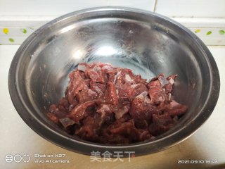 嫩姜炒牛肉的做法步骤：2