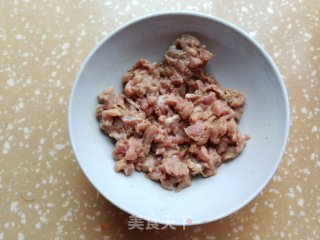 豇豆胡萝卜炒肉丁的做法步骤：3