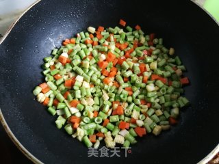 豇豆胡萝卜炒肉丁的做法步骤：5