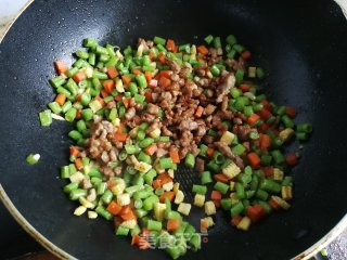 豇豆胡萝卜炒肉丁的做法步骤：6