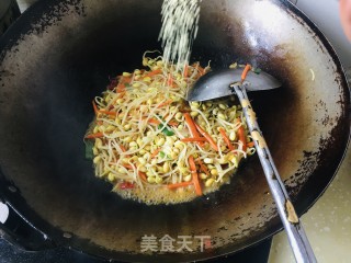 黄豆芽炒胡萝卜丝的做法步骤：8