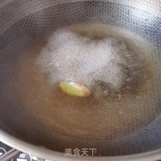 爆炒鱿鱼须的做法步骤：2