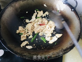 杏鲍菇炒鸡脯肉片的做法步骤：7