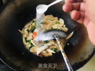 杏鲍菇炒鸡脯肉片的做法步骤：10