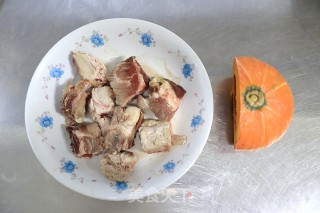 红烧排骨南瓜的做法步骤：1