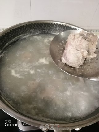 番茄龙骨汤的做法步骤：6