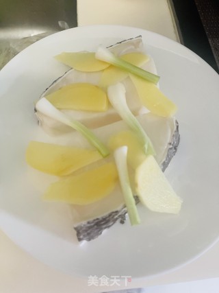 蒸鳕鱼的做法步骤：1
