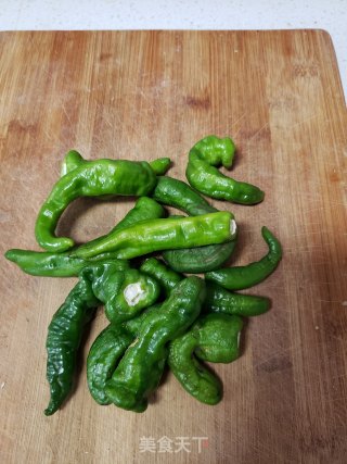 尖椒炒黑豆的做法步骤：2