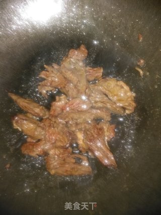 低脂高蛋白：芹菜炒牛肉的做法步骤：3