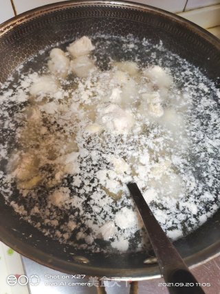 豆角焖土豆鸡肉的做法步骤：2