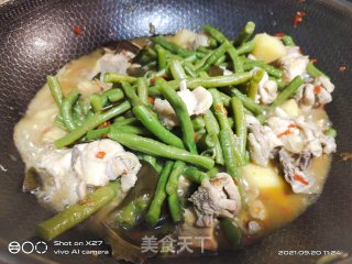 豆角焖土豆鸡肉的做法步骤：6