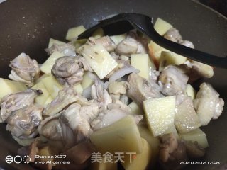 咖喱土豆焖鸡的做法步骤：3