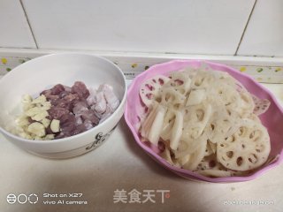 肉片炒莲藕的做法步骤：1