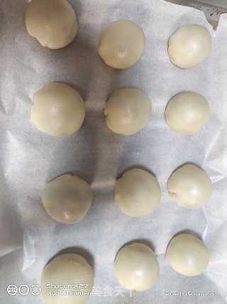 蛋黄酥的做法步骤：10