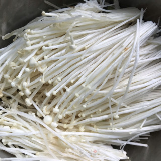 凉拌金针菇的做法步骤：1