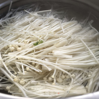 凉拌金针菇的做法步骤：5