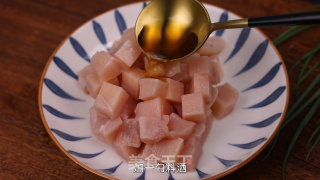 小炒鸡脯肉的做法步骤：2