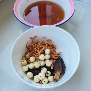 羊肚菌乌鸡汤面的做法步骤：1