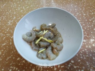 虾仁丝瓜汤的做法步骤：1
