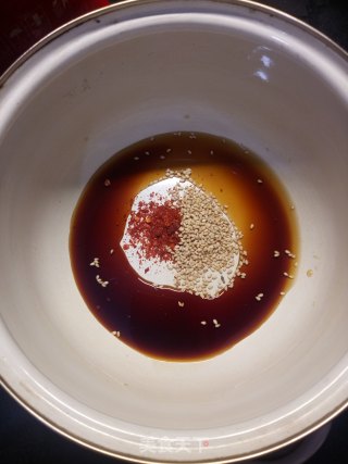 酸汤饺子面的做法步骤：1