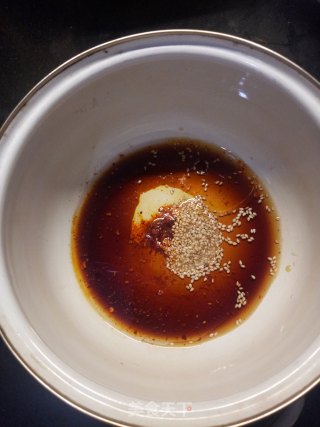 酸汤饺子面的做法步骤：2