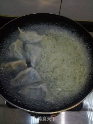 酸汤饺子面的做法步骤：4