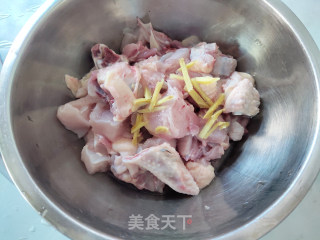 木耳蒸鸡的做法步骤：2