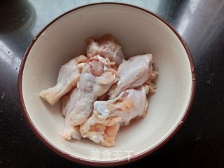 红烧奥尔良鸡翅根的做法步骤：1