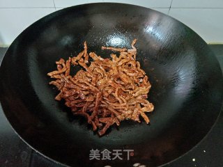 红椒蒜粒炒肉的做法步骤：5