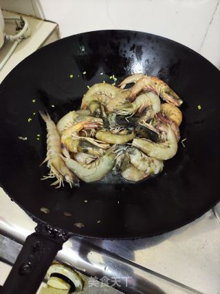 焖烧大虾的做法步骤：3