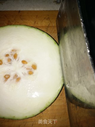 冬瓜馅素饺的做法步骤：1