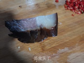 乡里腊肉蒸腊干的做法步骤：2