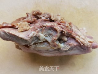 蒜泥拌猪脸肉的做法步骤：1