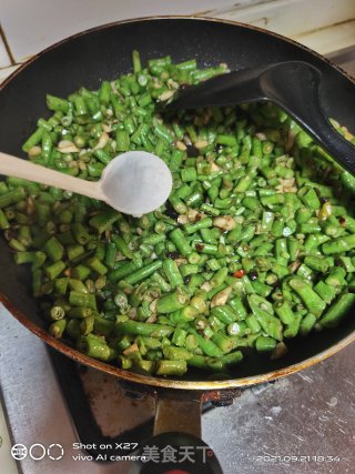 豆豉炒豇豆的做法步骤：5
