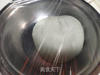 蓝蝴蝶豆沙包的做法步骤：2