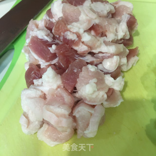 五花肉炒苦瓜的做法步骤：1