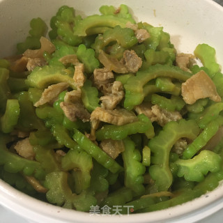 五花肉炒苦瓜的做法步骤：6