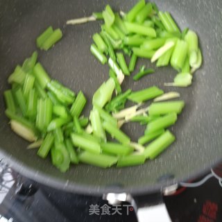 芹菜炒鲜百合的做法步骤：14