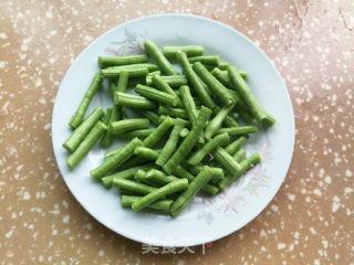 肉丁茄子烧豆角的做法步骤：2