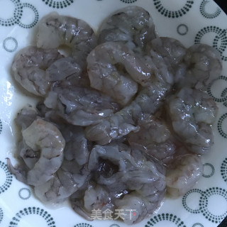 糖醋虾仁的做法步骤：2
