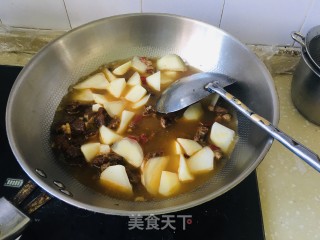番茄土豆炖牛腩的做法步骤：2