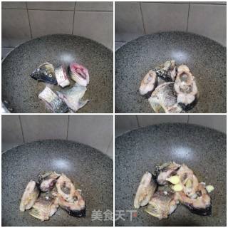 裙带菜鲫鱼汤的做法步骤：3