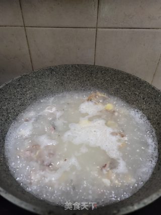 裙带菜鲫鱼汤的做法步骤：5