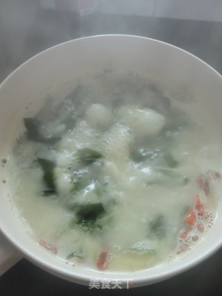裙带菜鲫鱼汤的做法步骤：12