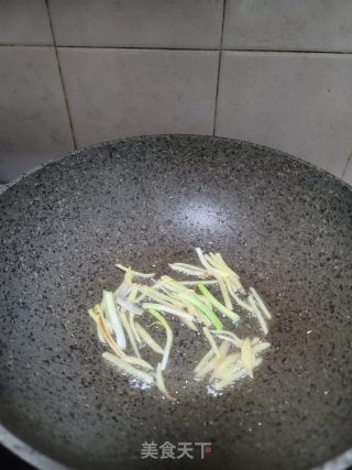 姜葱炒鱿鱼的做法步骤：6