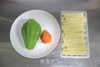 佛手炒腐竹的做法步骤：1