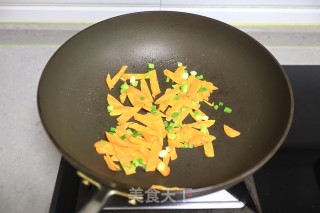 佛手炒腐竹的做法步骤：3