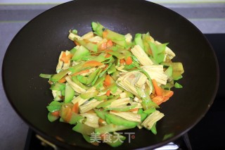 佛手炒腐竹的做法步骤：5