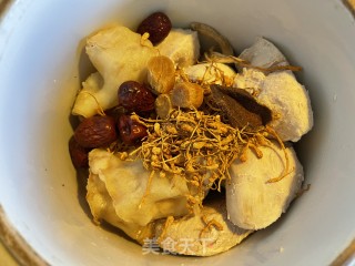 花胶炖鸡胸肉的做法步骤：3