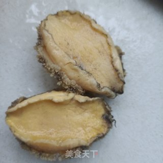 “润燥好汤”鲍鱼丝瓜汤的做法步骤：1